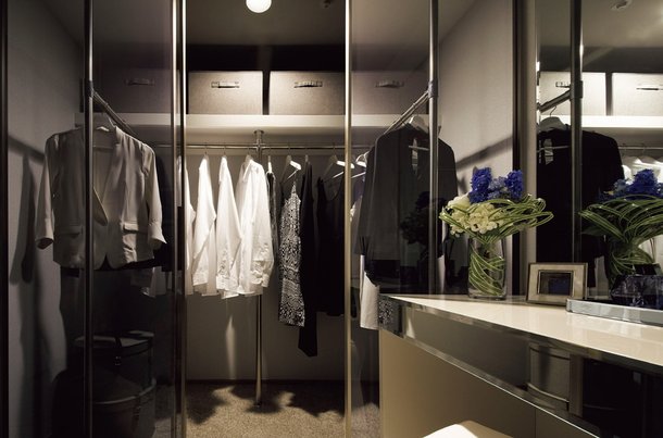 WALK IN CLOSET