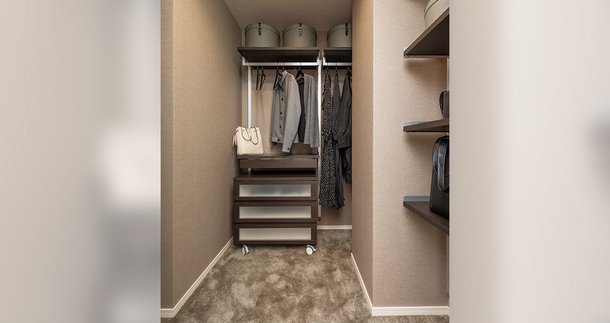 WALK-IN CLOSET