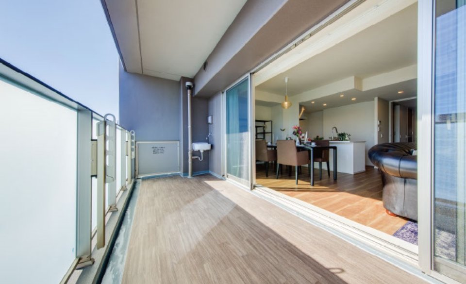 A type / Balcony