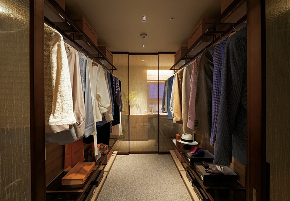 WALK IN CLOSET