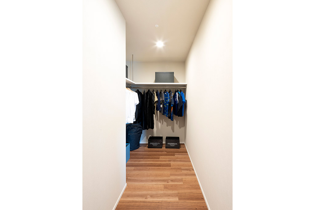 CLOSET