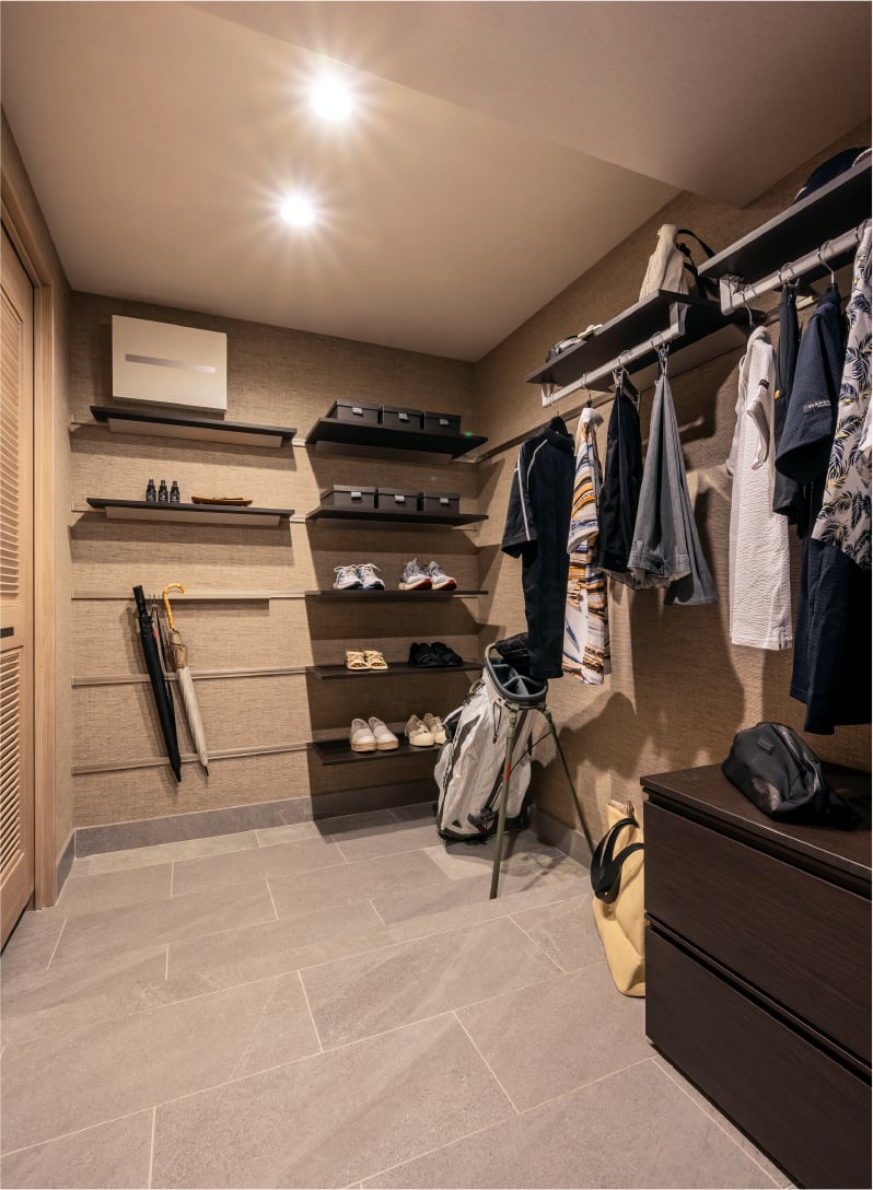 Walk-in closet/Shoes in closet(2023年9月撮影)