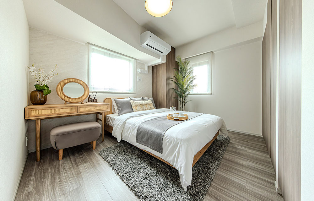 MASTER BEDROOM