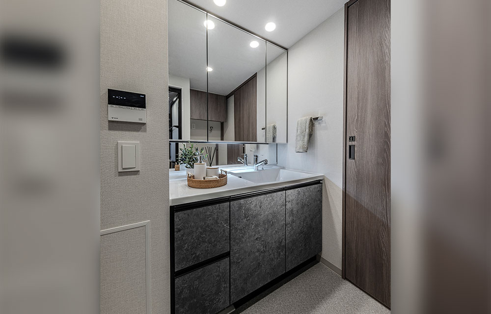 POWDER ROOM