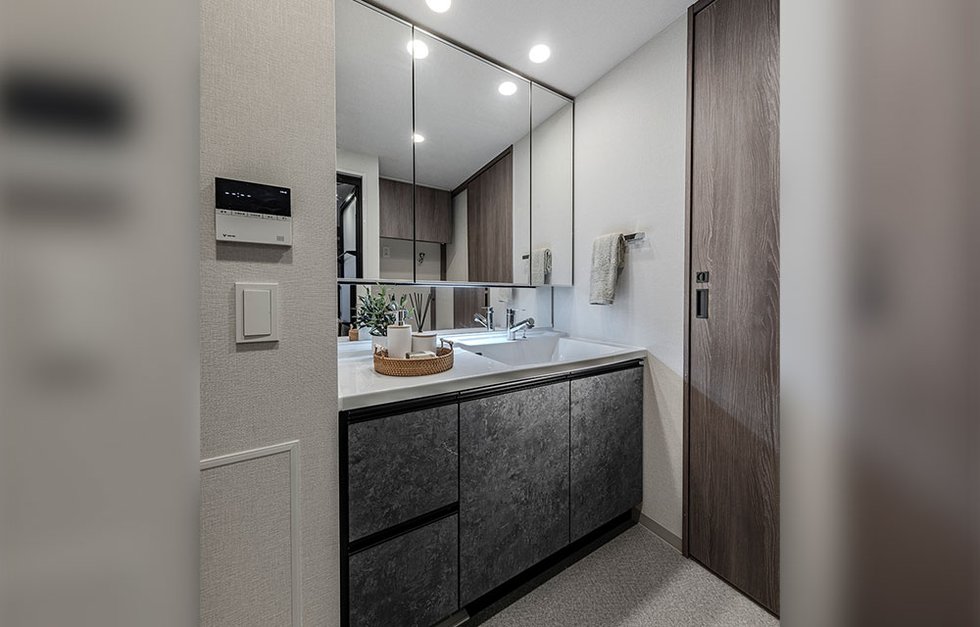 POWDER ROOM