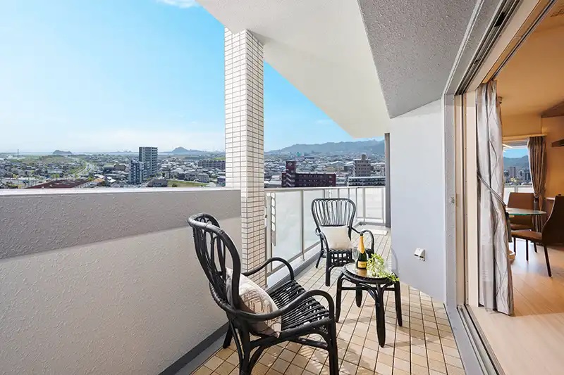 BALCONY
