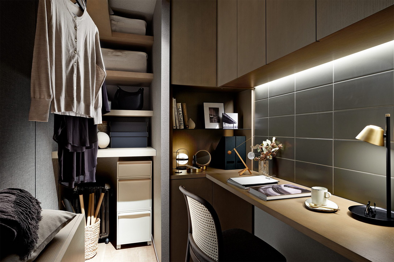 WALK IN CLOSET