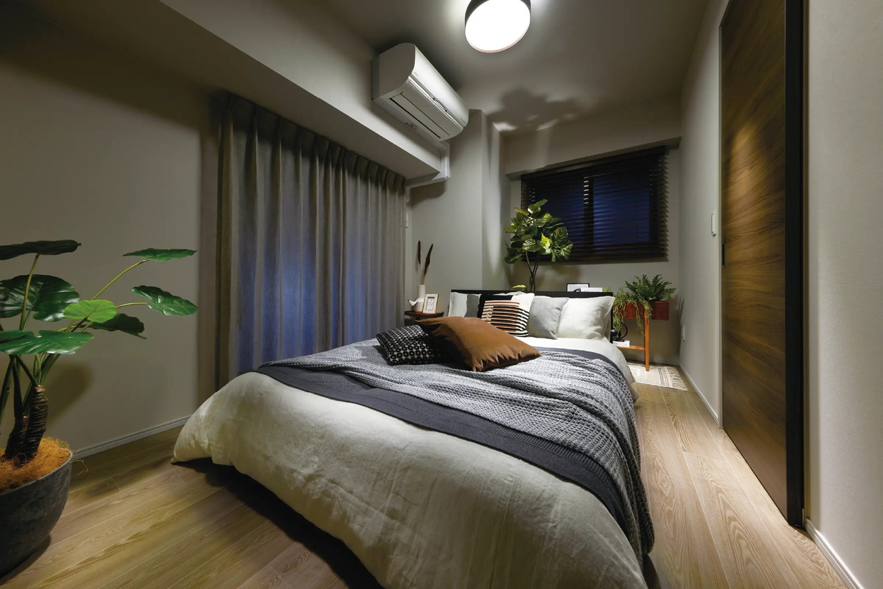 MASTER BED ROOM