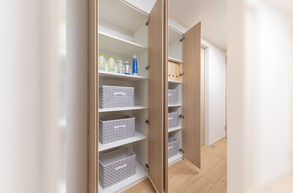 リビングダイニング物入れ（2025年12月撮影）