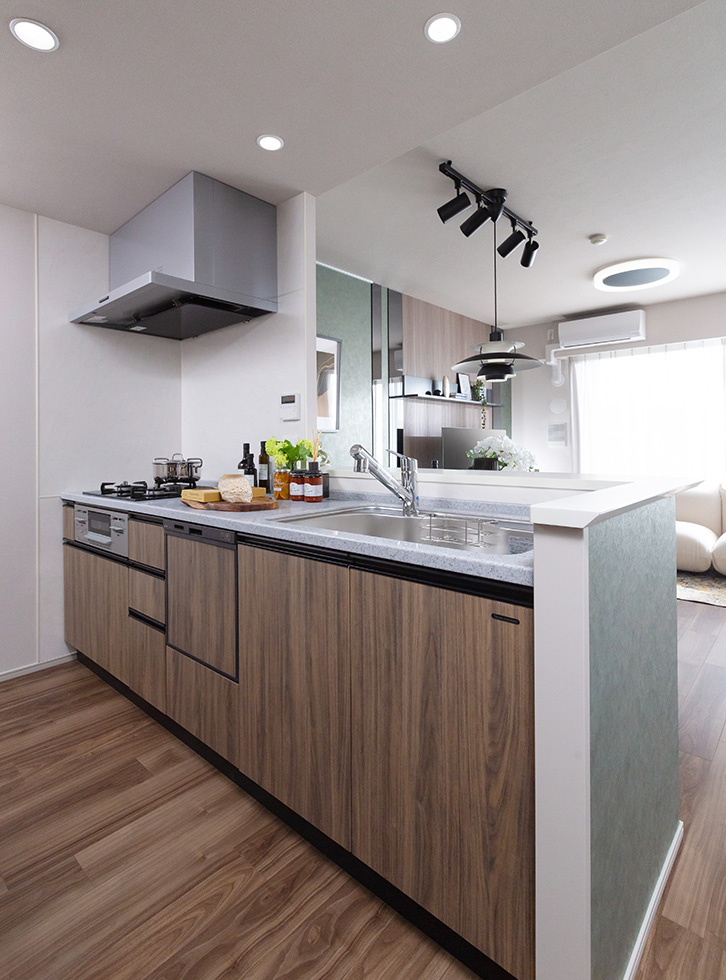 KITCHEN