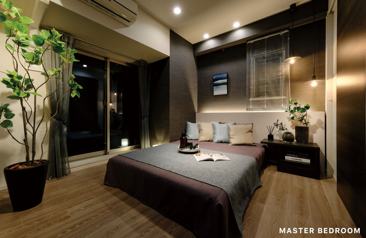 MASTER BEDROOM