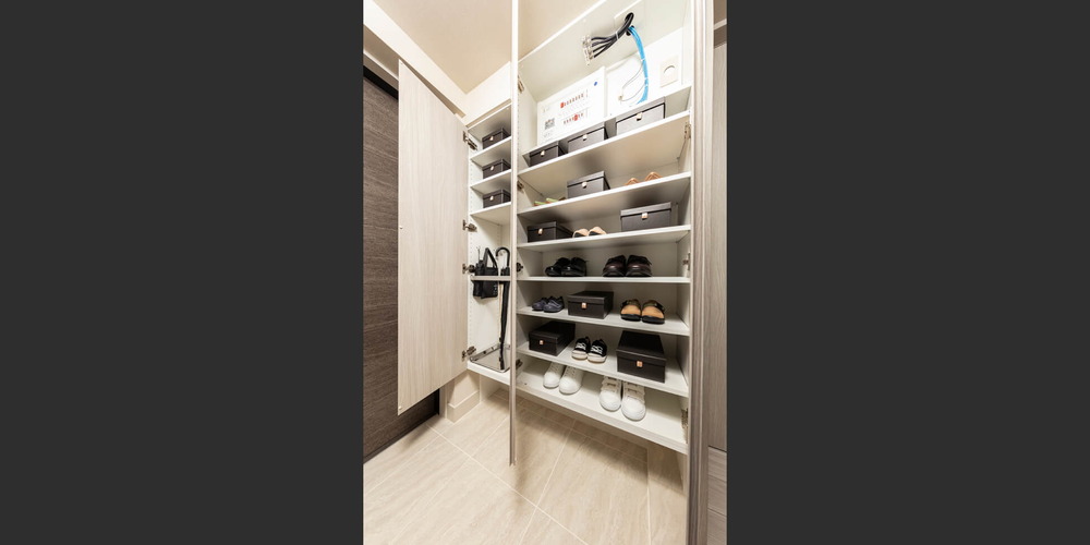 SHOE BOX