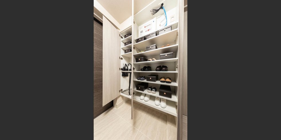 SHOE BOX