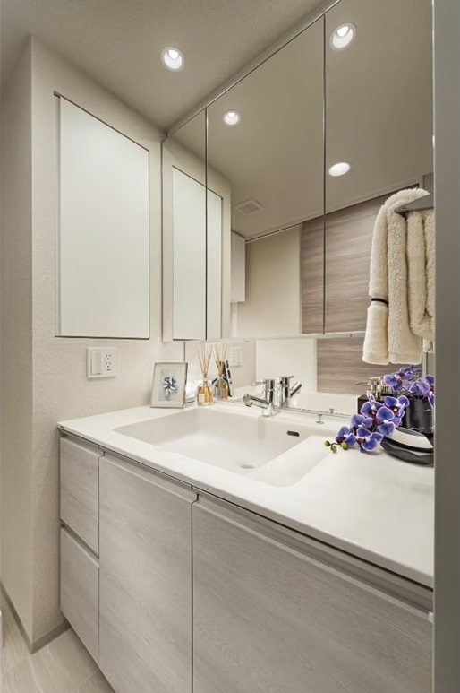 POWDER ROOM