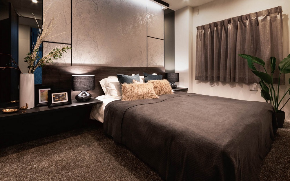 MASTER BEDROOM