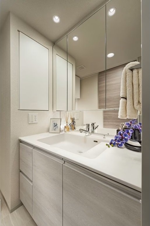 POWDER ROOM