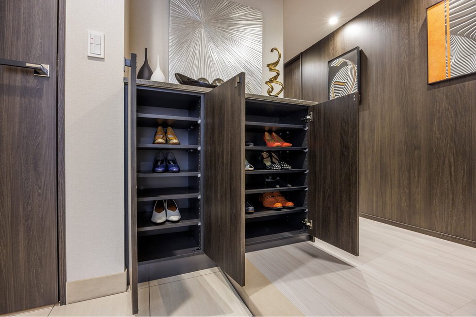 ENTRANCE STORAGE