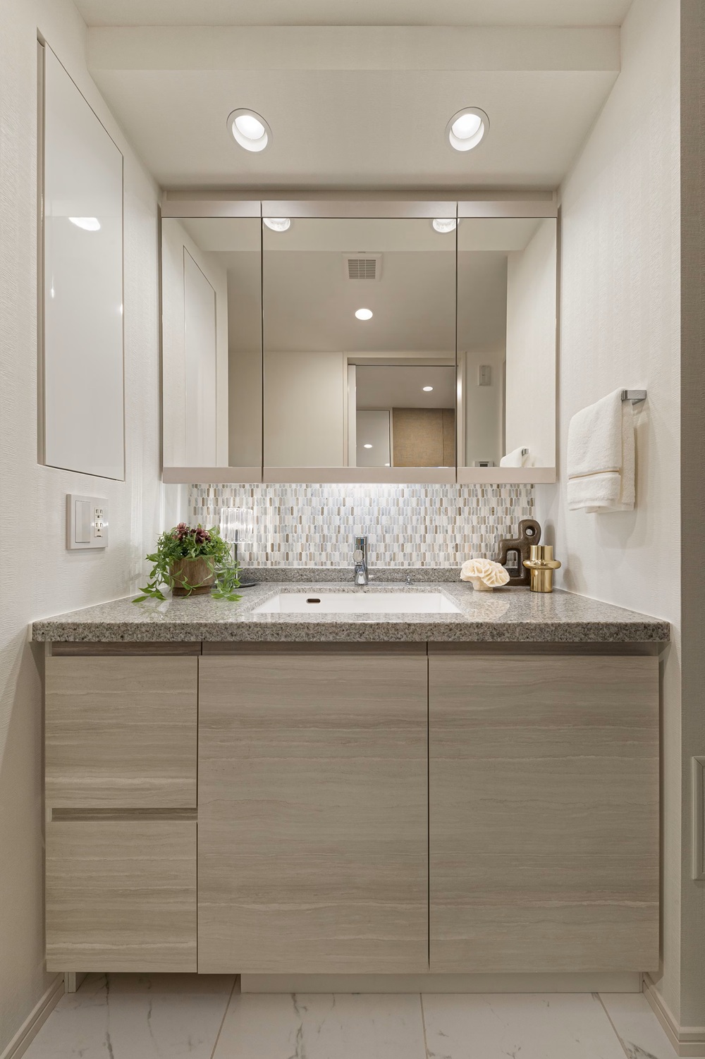 POWDER ROOM
