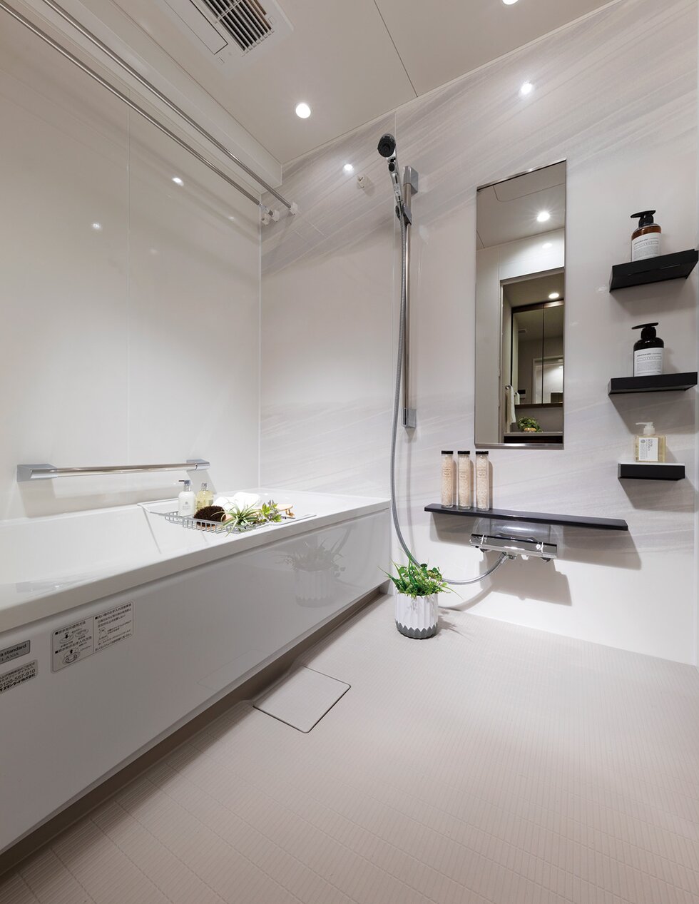 バスルーム（Oタイプ／分譲済｜2024年6月撮影）