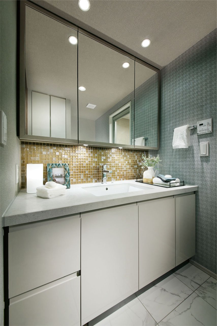 POWDER ROOM