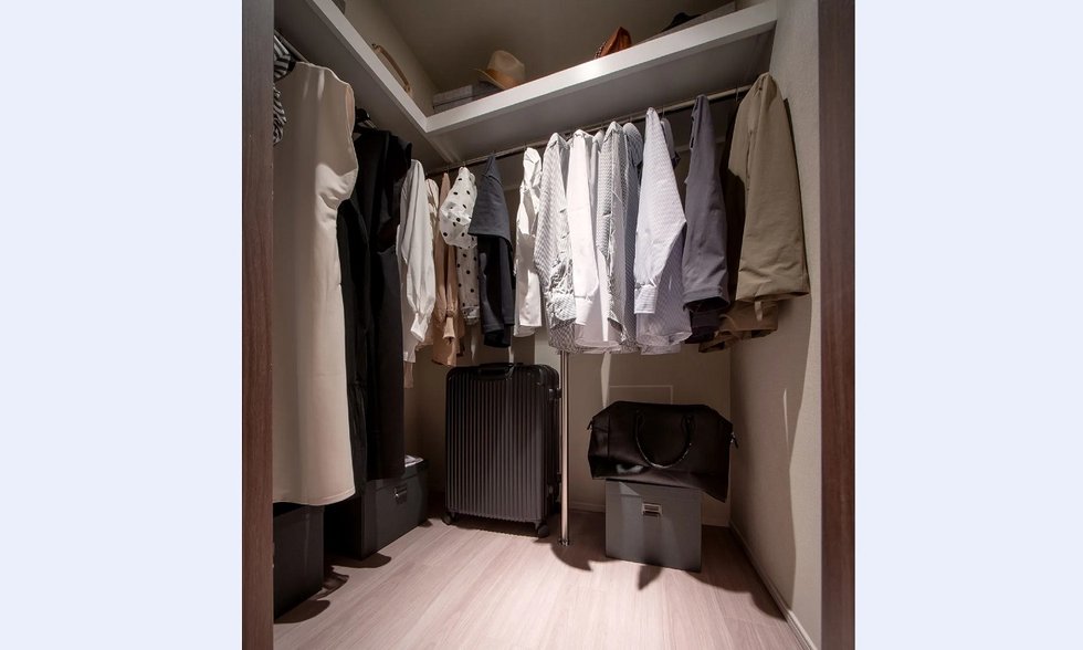 WALK IN CLOSET