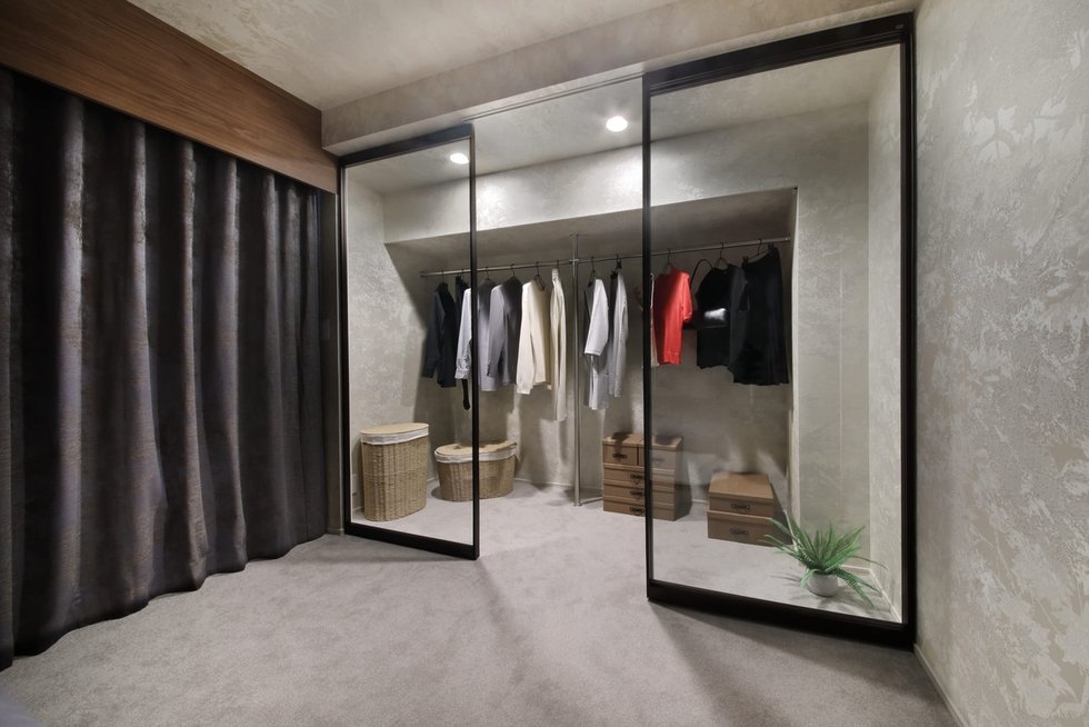 Walk-in Closet