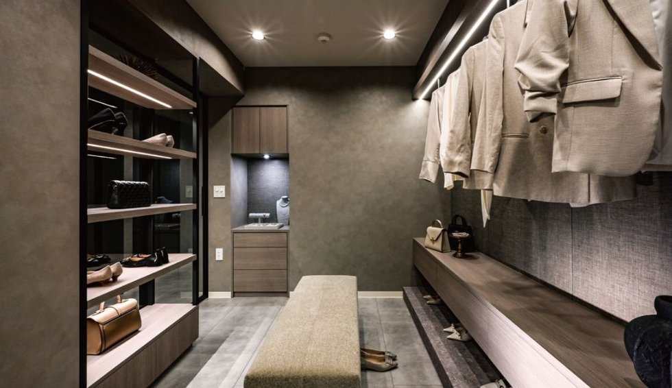 COLLECTION ROOM