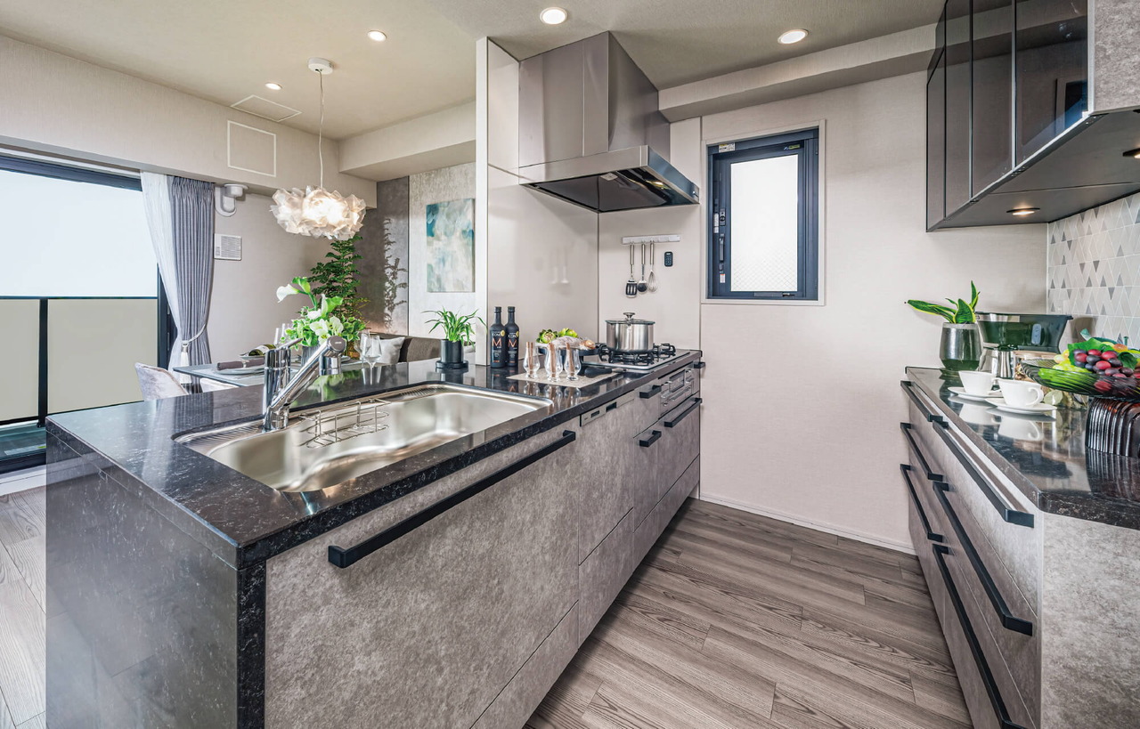 KITCHEN