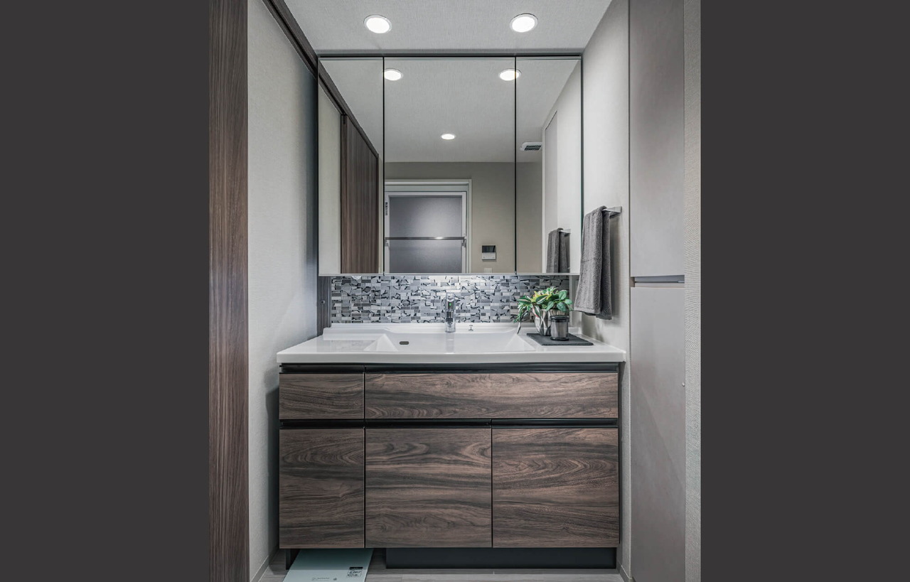 POWDER ROOM