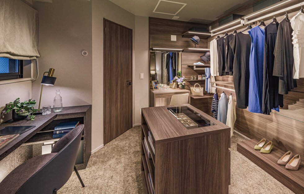 DRESSING ROOM