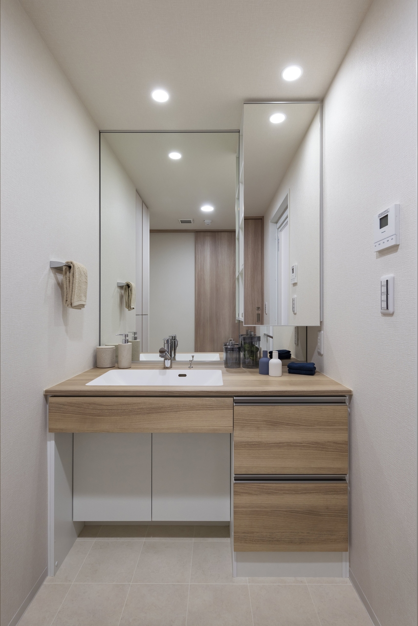 POWDER ROOM