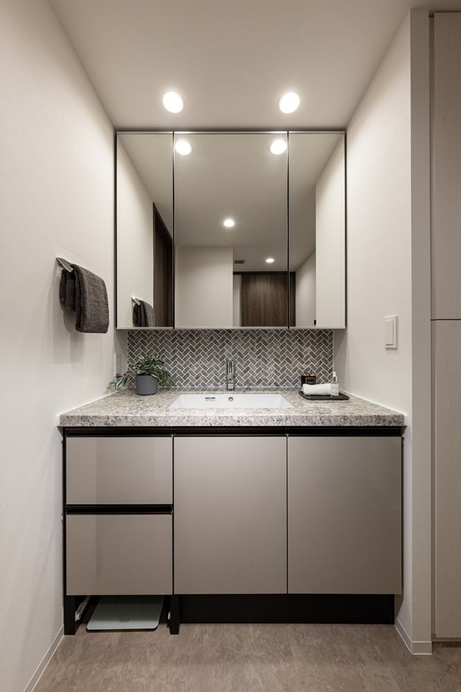 POWDER ROOM