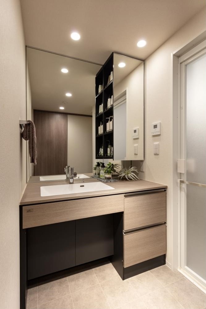 POWDER ROOM
