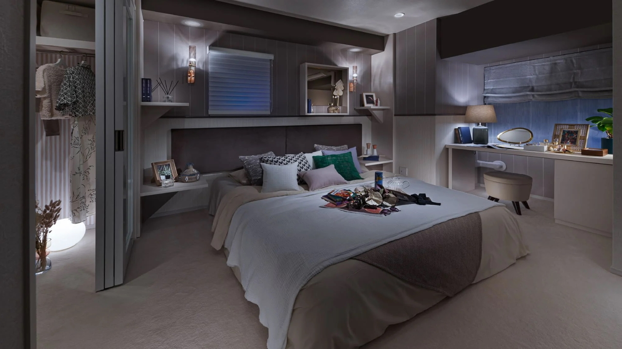 MASTER BEDROOM