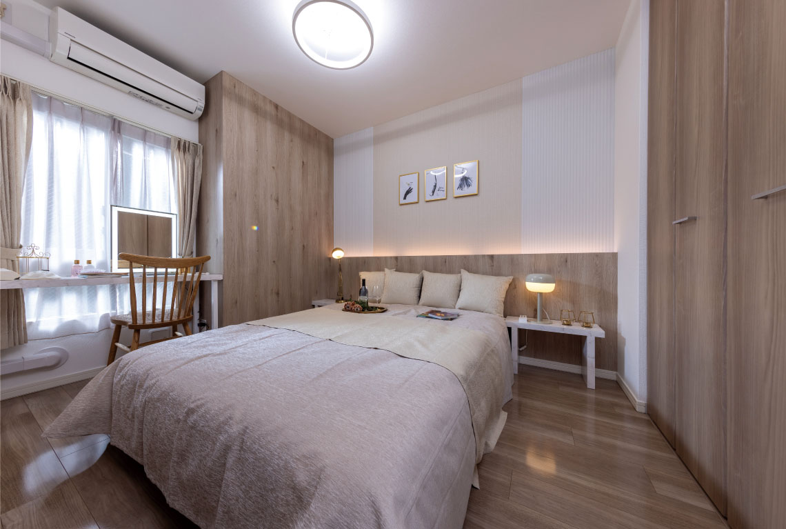 MASTER BEDROOM