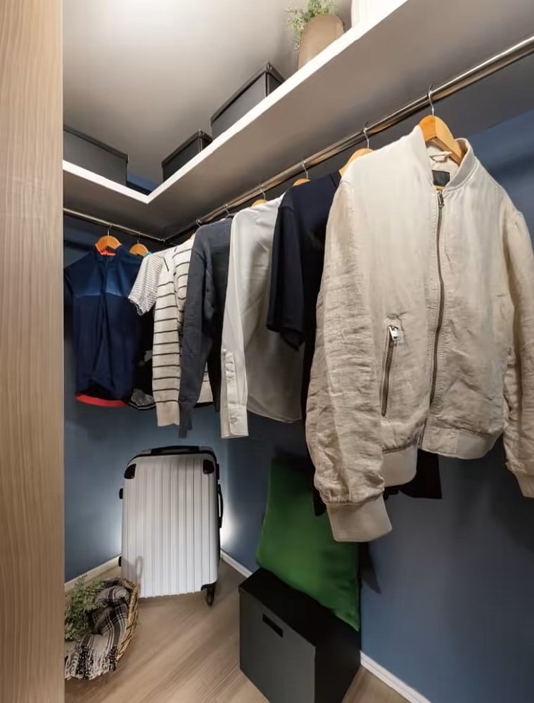 WALK IN CLOSET