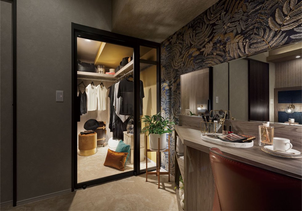 WALK IN CLOSET