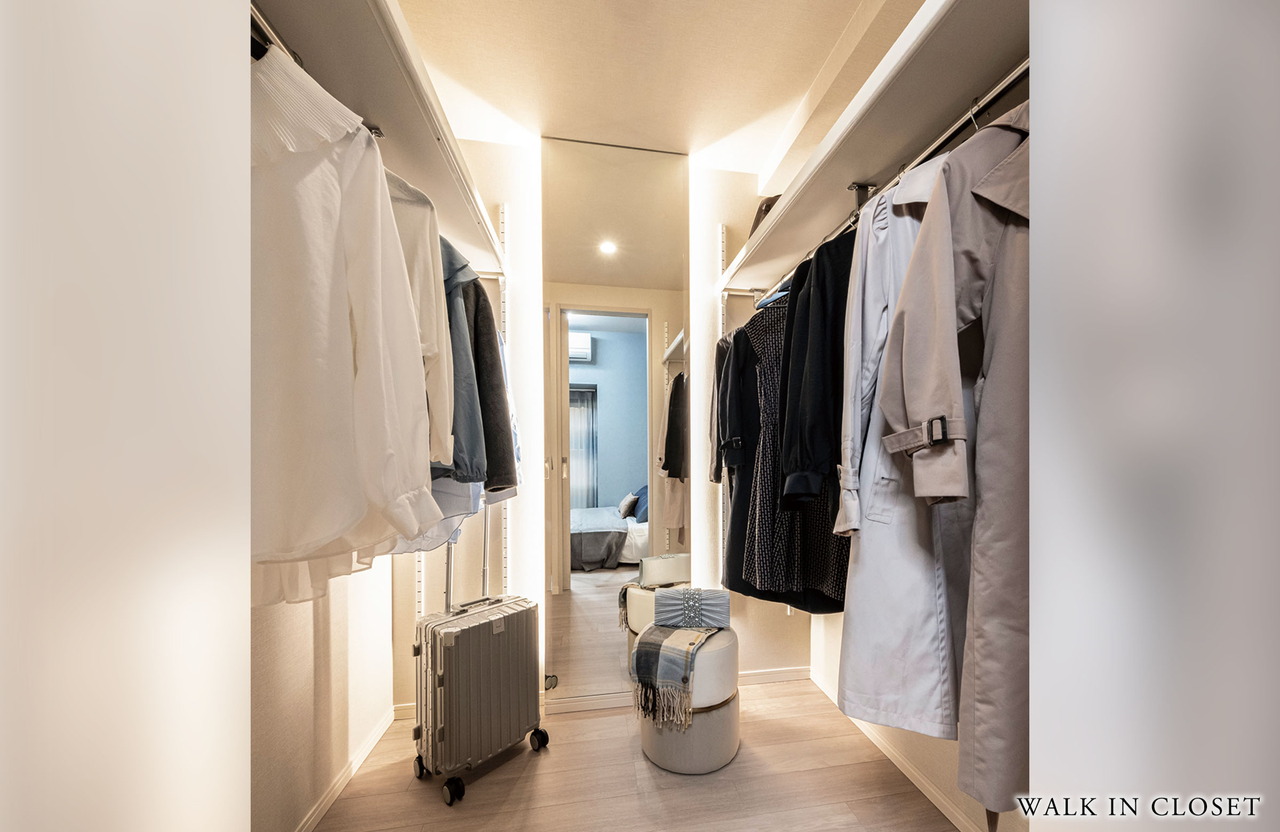 WALK IN CLOSET