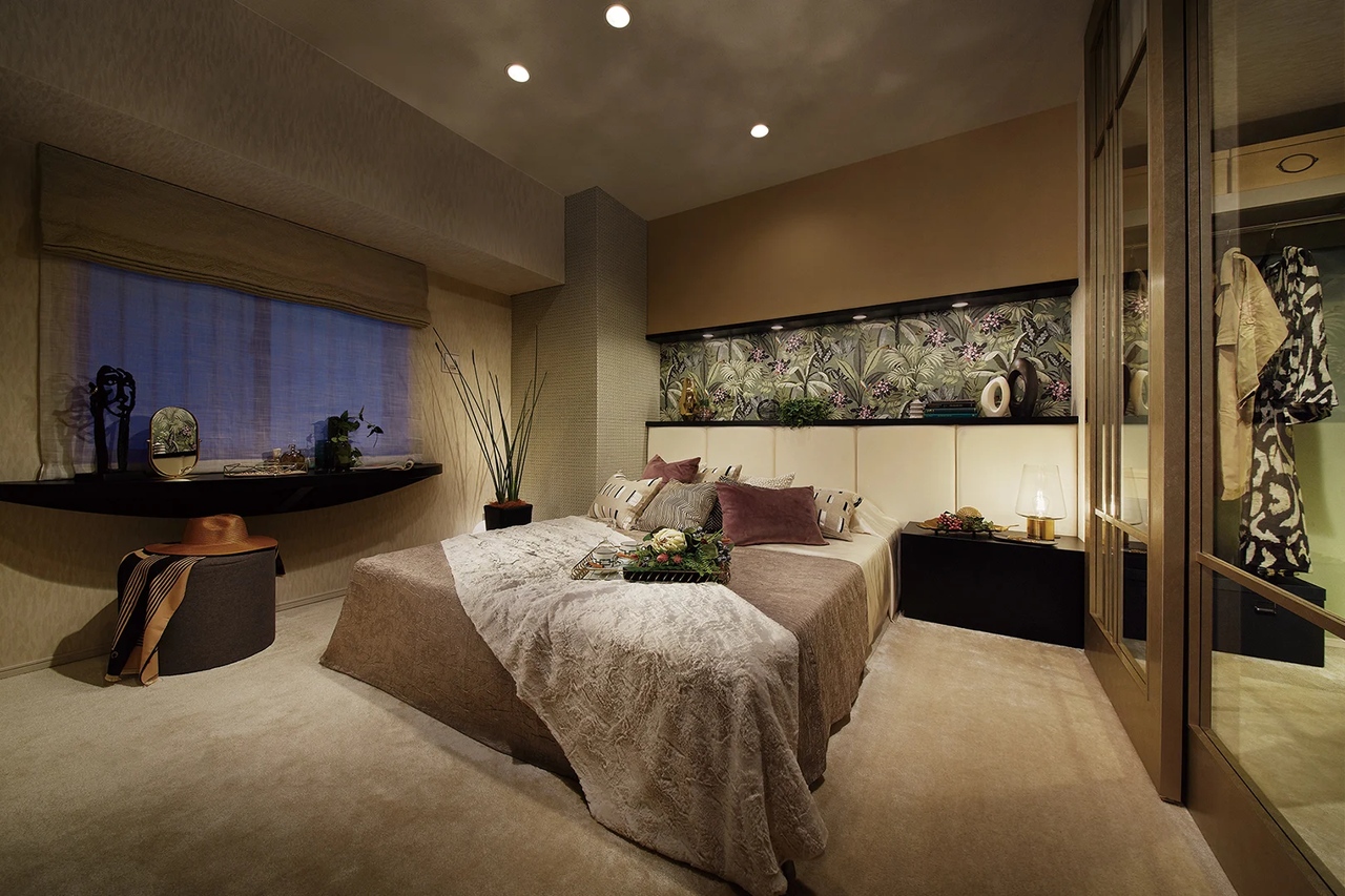 MASTER BEDROOM