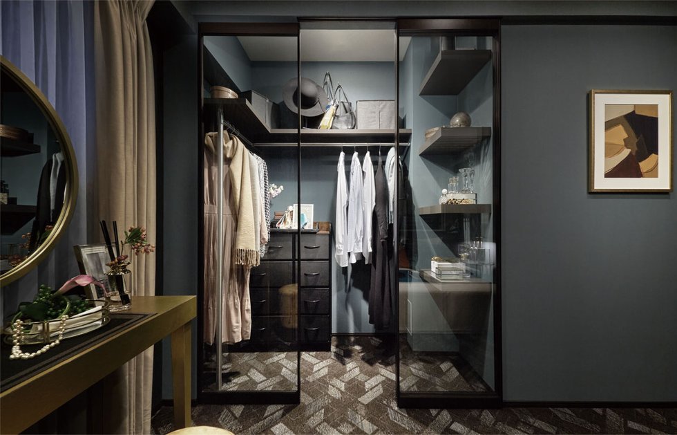 CLOSET