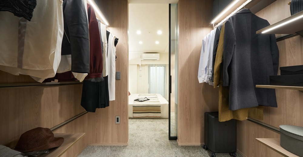Walk through closet