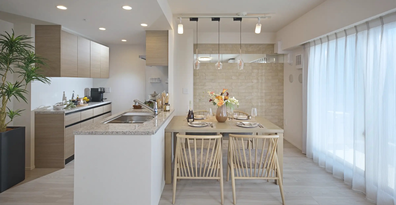 Dining/Kitchen