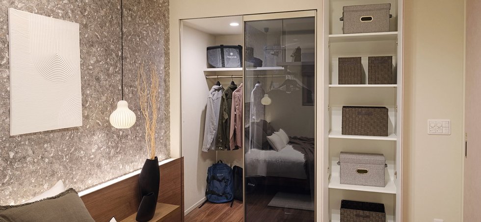 WALK IN CLOSET