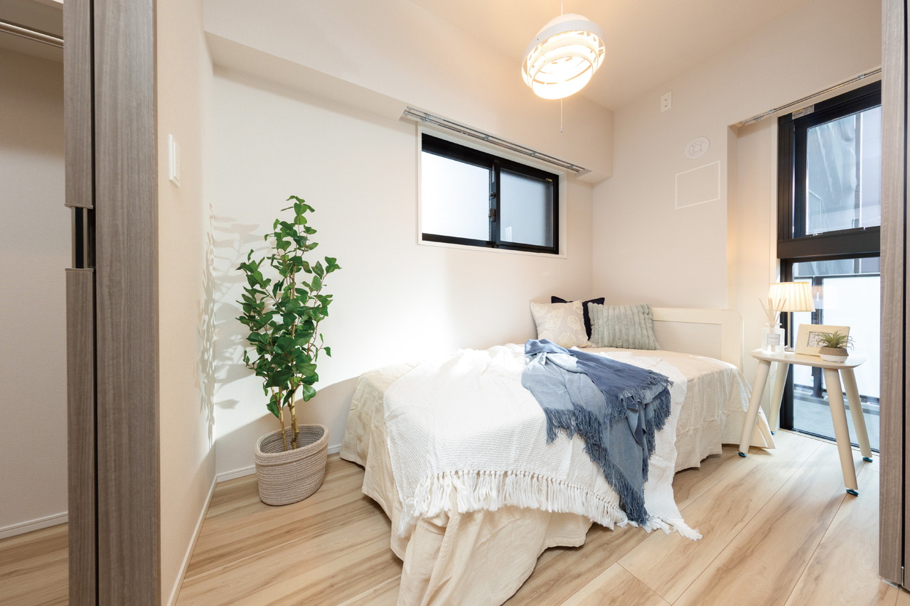 MASTER BED ROOM