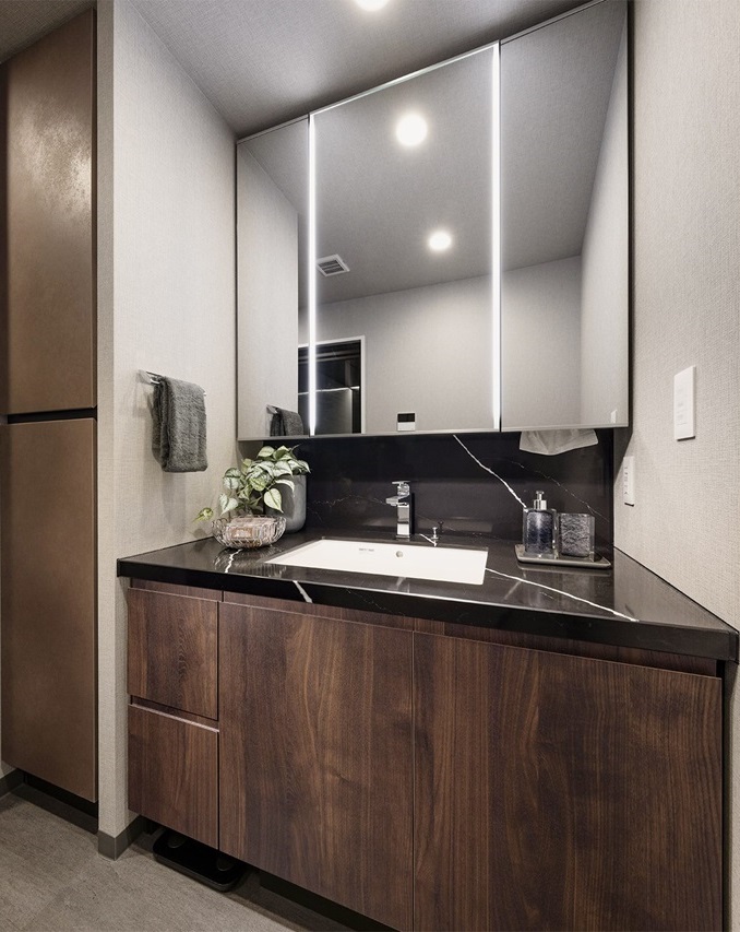 POWDER ROOM