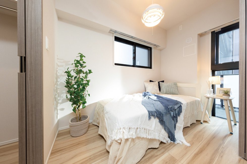 MASTER BED ROOM