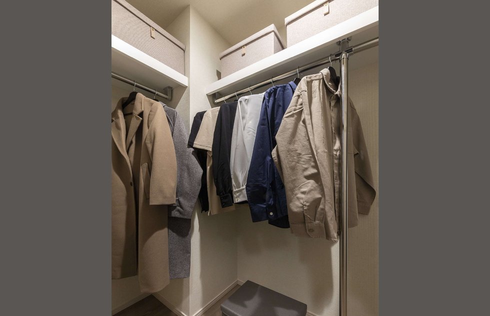 WALK IN CLOSET