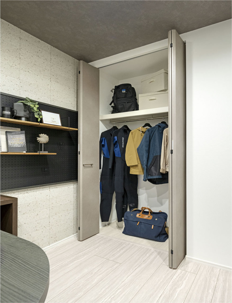CLOSET
