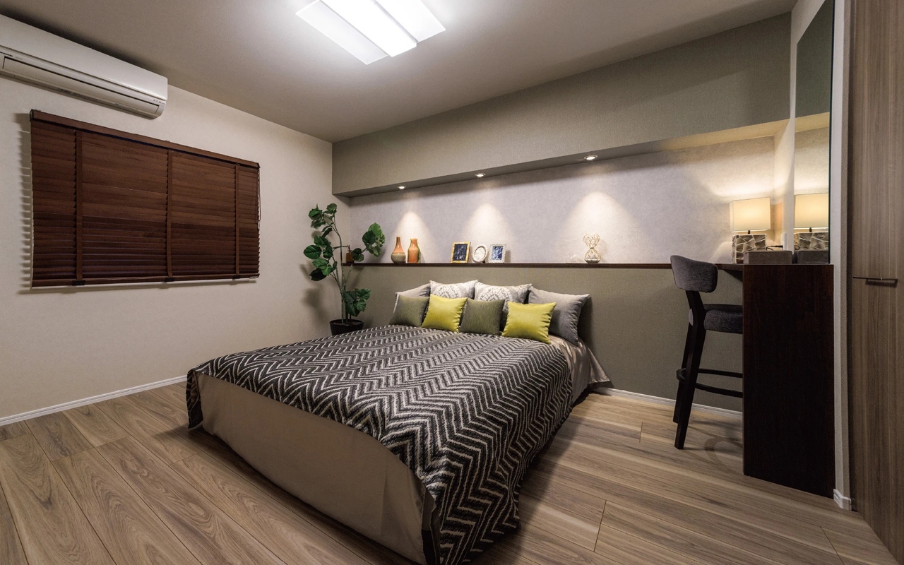 MASTER BEDROOM