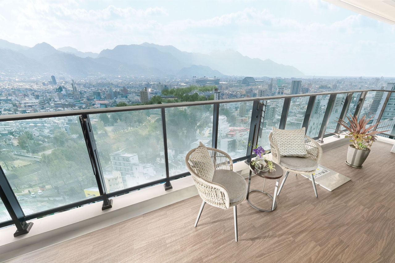 BALCONY